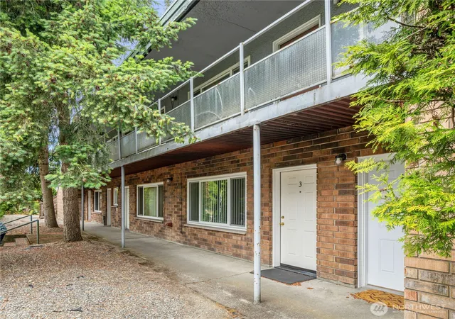 Photo 2 of Multi family home for sale at 2600 Ne 125th Street, Seattle, WA 98125 | MLS# NWM2567385 | Listing updated on 2026-09-23