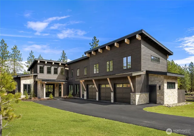 Photo 2 of Single family home for sale at 451 Southern Star Ln, Cle Elum, WA 98922 | MLS# NWM2567386 | Listing updated on 2026-10-06