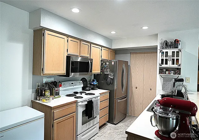 Photo 4 of Sale Pending at 1001 W Casino Rd #D203, Everett, WA 98204 | MLS# NWM2567412 | Listing updated on 2026-09-16
