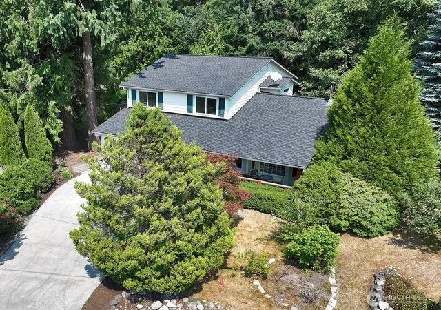 Photo 1 of Sale Pending at 4323 Shadowood Dr, Clinton, WA 98236 | MLS# NWM2567422 | Listing updated on 2026-10-02