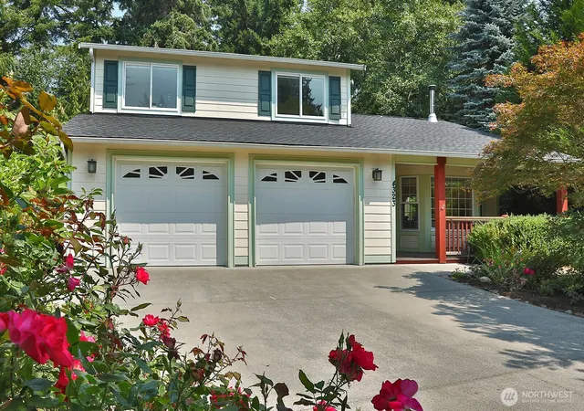 Photo 2 of Sale Pending at 4323 Shadowood Dr, Clinton, WA 98236 | MLS# NWM2567422 | Listing updated on 2026-10-02