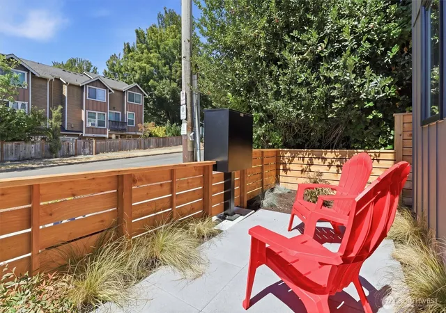 Photo 3 of Sale Pending at 3648 B Greenwood Ave N, Seattle, WA 98103 | MLS# NWM2567426 | Listing updated on 2026-09-19