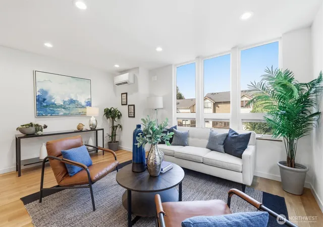 Photo 4 of Sale Pending at 3648 B Greenwood Ave N, Seattle, WA 98103 | MLS# NWM2567426 | Listing updated on 2026-09-19