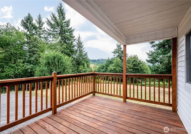 Photo 3 of Manufactured home for sale at 1067 Spirit Lake Hwy, Castle Rock, WA 98611 | MLS# NWM2567430 | Listing updated on 2026-09-23