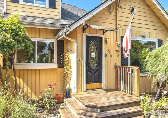 Photo 3 of Single family home for sale at 326 Ave I, Snohomish, WA 98290 | MLS# NWM2567446 | Listing updated on 2026-09-29