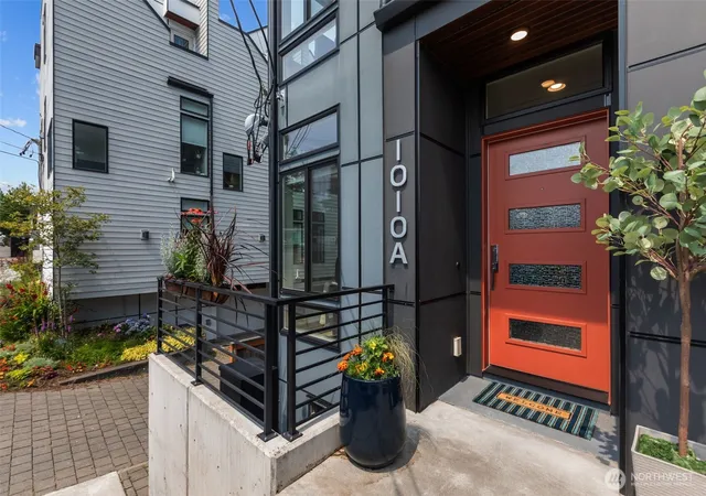 Photo 2 of Townhouse for sale at 1010 Ne A 92nd St, Seattle, WA 98115 | MLS# NWM2567460 | Listing updated on 2026-09-23