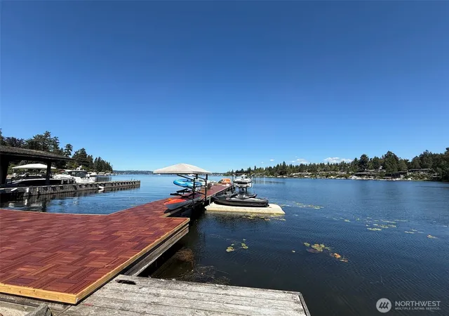 Photo 2 of Single family home for sale at 3216 Hunts Point Rd, Hunts Point, WA 98004 | MLS# NWM2567468 | Listing updated on 2026-09-23