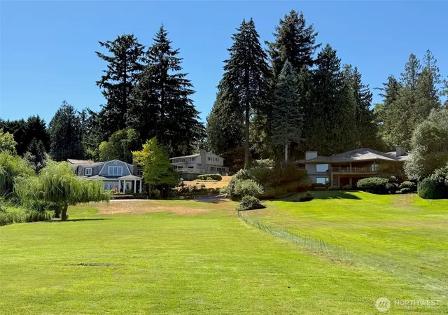 Photo 4 of Single family home for sale at 3216 Hunts Point Rd, Hunts Point, WA 98004 | MLS# NWM2567468 | Listing updated on 2026-09-23
