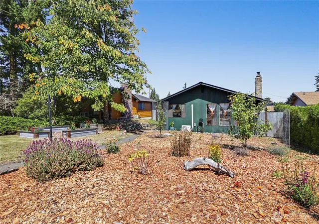 Photo 2 of Sale Pending at 823 W 15th Street, Port Angeles, WA 98363 | MLS# NWM2567494 | Listing updated on 2026-09-20
