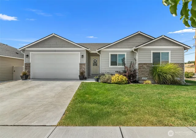 Photo 1 of Single family home for sale at 12 Emma Dr, Wenatchee, WA 98801 | MLS# NWM2567495 | Listing updated on 2026-09-23