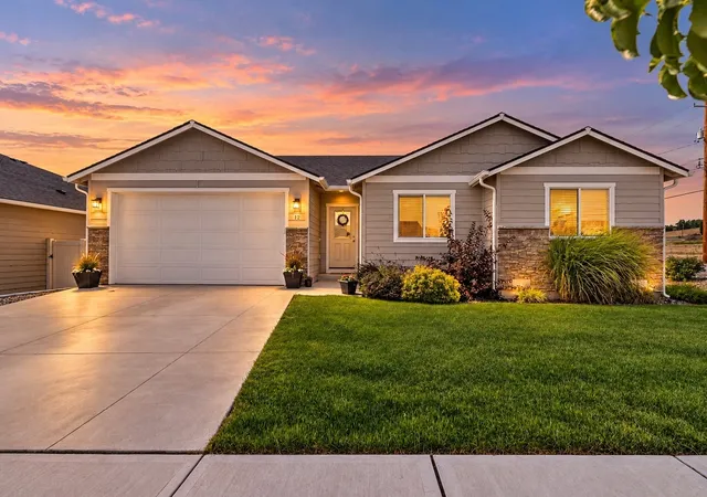 Single family home for sale at 12 Emma Dr, Wenatchee, WA 98801 | MLS# NWM2567495