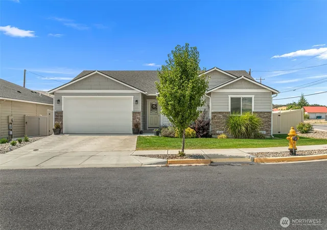 Photo 34 of Single family home for sale at 12 Emma Dr, Wenatchee, WA 98801 | MLS# NWM2567495 | Listing updated on 2026-10-06