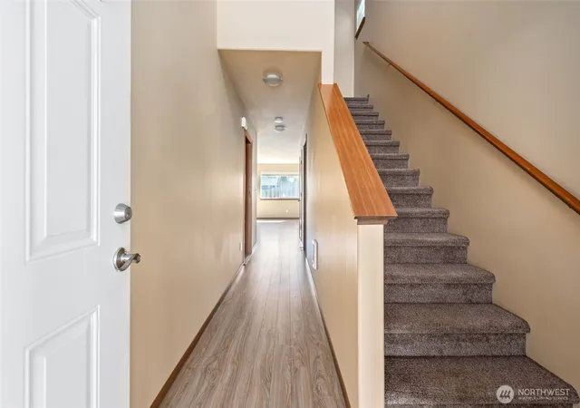 Photo 3 of Townhouse for sale at 60 Ne Melrose Dr, Oak Harbor, WA 98277 | MLS# NWM2567501 | Listing updated on 2026-09-23