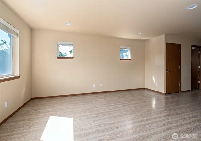 Photo 4 of Townhouse for sale at 60 NE Melrose Dr, Oak Harbor, WA 98277 | MLS# NWM2567501 | Listing updated on 2026-09-23