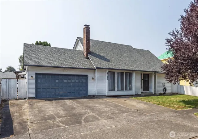 Photo 1 of Single family home for sale at 2427 Hickory Ave, Longview, WA 98632 | MLS# NWM2567510 | Listing updated on 2026-09-23