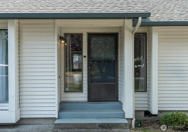 Photo 3 of Single family home for sale at 2427 Hickory Ave, Longview, WA 98632 | MLS# NWM2567510 | Listing updated on 2026-09-23