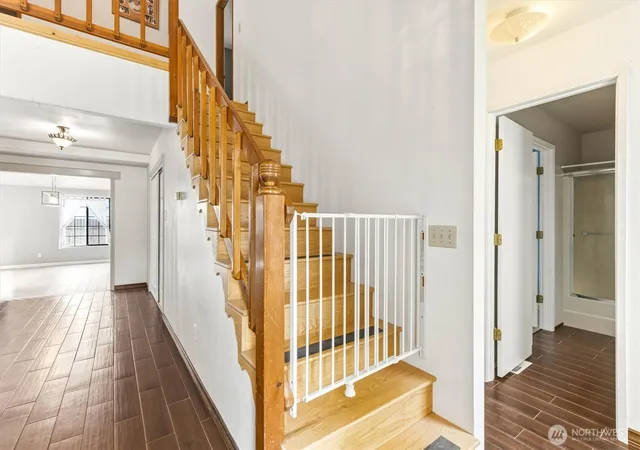 Photo 3 of Single family home for sale at 2427 Hickory Ave, Longview, WA 98632 | MLS# NWM2567510 | Listing updated on 2026-09-23