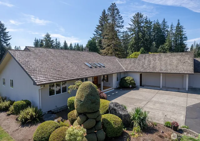 Photo 3 of Single family home for sale at 721 Fairway Dr, Aberdeen, WA 98520 | MLS# NWM2567513 | Listing updated on 2026-09-22