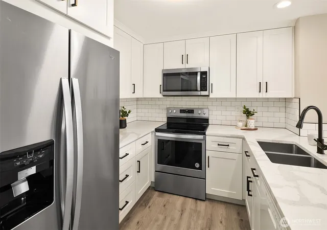 Photo 3 of Sale Pending at 206 Mountain Park Blvd Sw #D203, Issaquah, WA 98027 | MLS# NWM2567520 | Listing updated on 2026-10-02