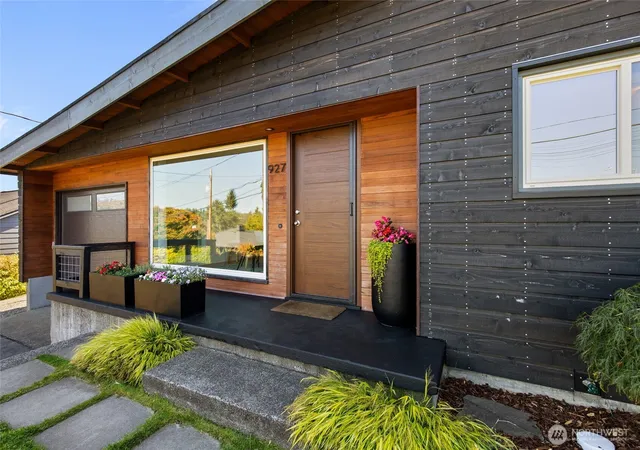 Photo 2 of Single family home for sale at 927 Nw 105th Street, Seattle, WA 98177 | MLS# NWM2567549 | Listing updated on 2026-10-01