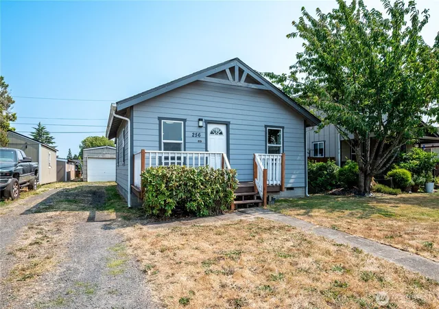 Photo 1 of Single family home for sale at 256 Beech St, Longview, WA 98632 | MLS# NWM2567552 | Listing updated on 2026-09-30