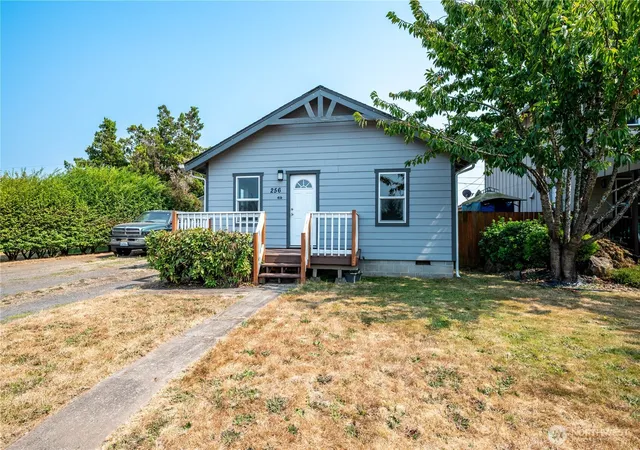 Photo 2 of Single family home for sale at 256 Beech St, Longview, WA 98632 | MLS# NWM2567552 | Listing updated on 2026-09-30