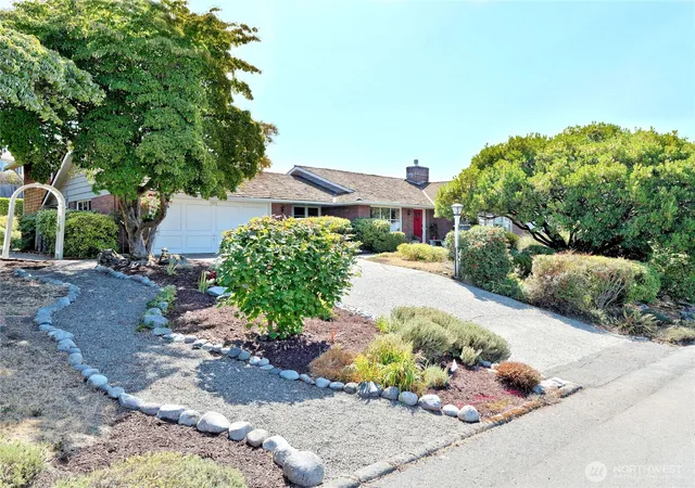 Single family home for sale at 1012 Evergreen Dr, Bellevue, WA 98004 | MLS# NWM2567559