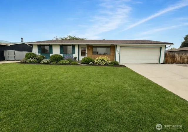 Photo 1 of Single family home for sale at 908 N Elliot Ave, Wenatchee, WA 98801 | MLS# NWM2567565 | Listing updated on 2026-09-25