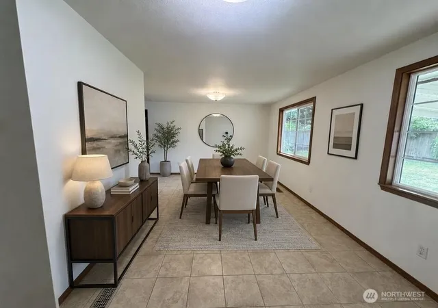 Photo 4 of Single family home for sale at 908 N Elliot Ave, Wenatchee, WA 98801 | MLS# NWM2567565 | Listing updated on 2026-09-25