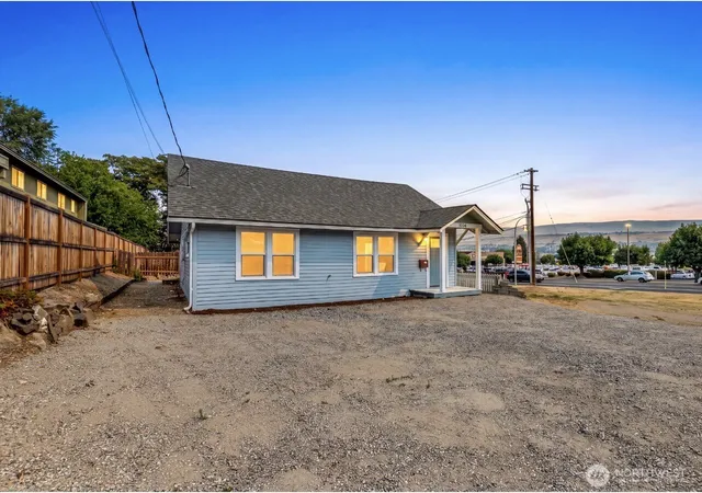 Photo 1 of Sale Pending at 1004 5th Street, Wenatchee, WA 98801 | MLS# NWM2567566 | Listing updated on 2026-09-24