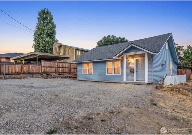 Photo 3 of Sale Pending at 1004 5th Street, Wenatchee, WA 98801 | MLS# NWM2567566 | Listing updated on 2026-09-24