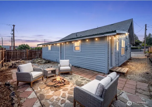 Photo 3 of Sale Pending at 1004 5th Street, Wenatchee, WA 98801 | MLS# NWM2567566 | Listing updated on 2026-09-24