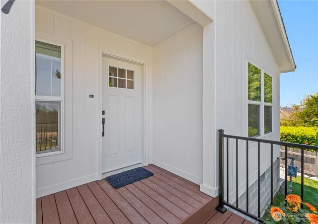 Photo 2 of Manufactured home for sale at 4507 Oaks Ave, Anacortes, WA 98221 | MLS# NWM2567577 | Listing updated on 2026-09-23