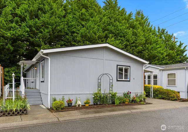 Photo 1 of Sale Pending at 11100 4th Avenue W #4, Everett, WA 98204 | MLS# NWM2567587 | Listing updated on 2026-09-25