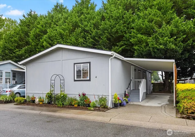 Photo 2 of Sale Pending at 11100 4th Avenue W #4, Everett, WA 98204 | MLS# NWM2567587 | Listing updated on 2026-09-25