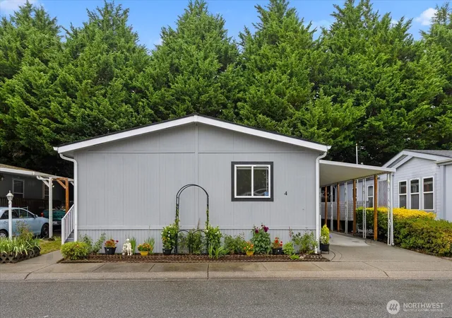 Photo 3 of Sale Pending at 11100 4th Avenue W #4, Everett, WA 98204 | MLS# NWM2567587 | Listing updated on 2026-09-25
