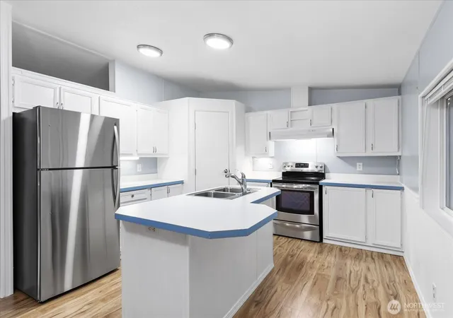 Photo 4 of Sale Pending at 11100 4th Avenue W #4, Everett, WA 98204 | MLS# NWM2567587 | Listing updated on 2026-09-25