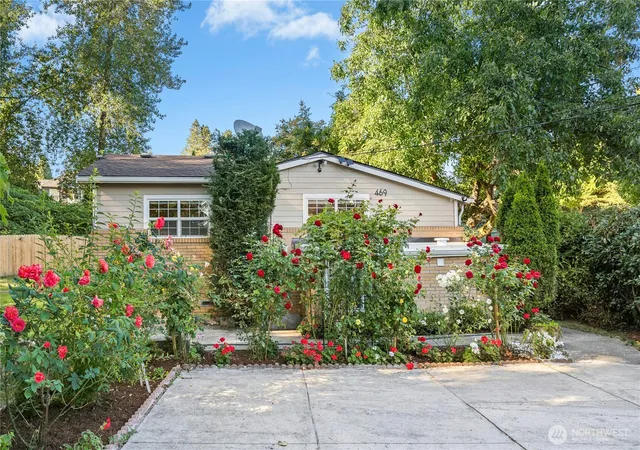 Photo 2 of Single family home for sale at 469 Maple Ave Sw, Renton, WA 98057 | MLS# NWM2567596 | Listing updated on 2026-09-25