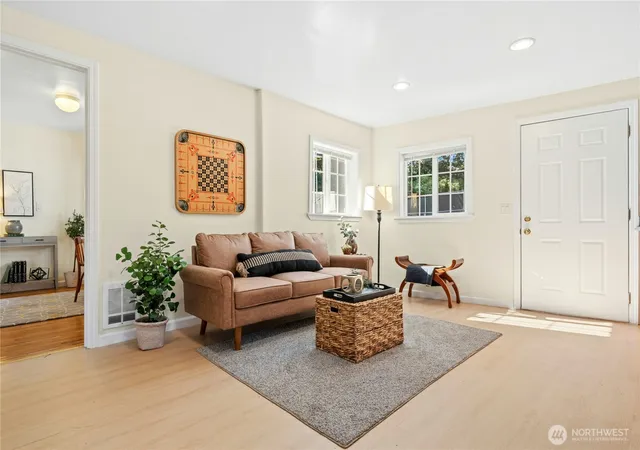 Photo 3 of Single family home for sale at 469 Maple Ave Sw, Renton, WA 98057 | MLS# NWM2567596 | Listing updated on 2026-09-25
