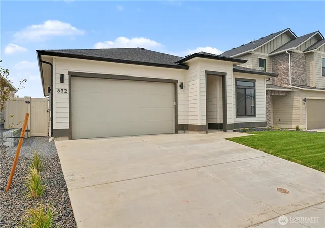 Photo 1 of Sale Pending at 532 S Oasis Loop, East Wenatchee, WA 98802 | MLS# NWM2567602 | Listing updated on 2026-09-25