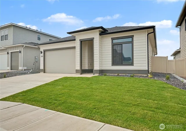 Photo 2 of Sale Pending at 532 S Oasis Loop, East Wenatchee, WA 98802 | MLS# NWM2567602 | Listing updated on 2026-09-25