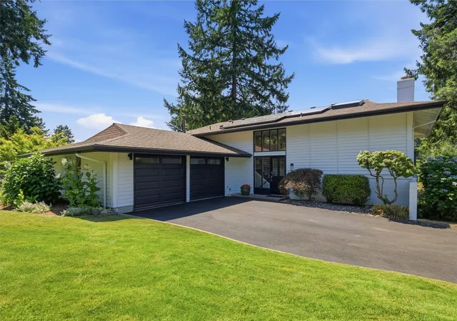 Photo 1 of Single family home for sale at 4802 111th Avenue Ne, Kirkland, WA 98033 | MLS# NWM2567616 | Listing updated on 2026-09-24