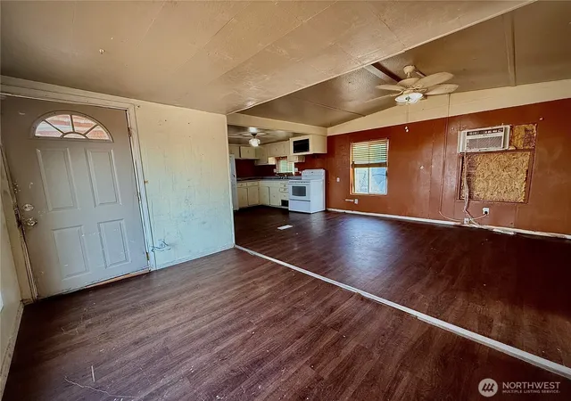 Photo 3 of Manufactured home for sale at 4354 Ne Roberts Pl #A14, Moses Lake, WA 98837 | MLS# NWM2567618 | Listing updated on 2026-09-30