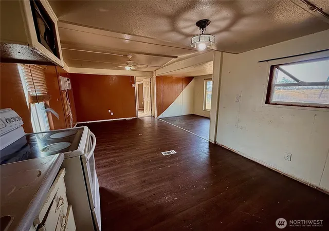 Photo 4 of Manufactured home for sale at 4354 NE Roberts Pl #A14, Moses Lake, WA 98837 | MLS# NWM2567618 | Listing updated on 2026-09-30