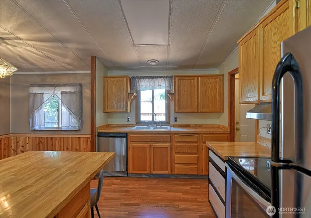 Photo 4 of Manufactured home for sale at 13119 17th Avenue W #20, Everett, WA 98204 | MLS# NWM2567632 | Listing updated on 2026-09-23