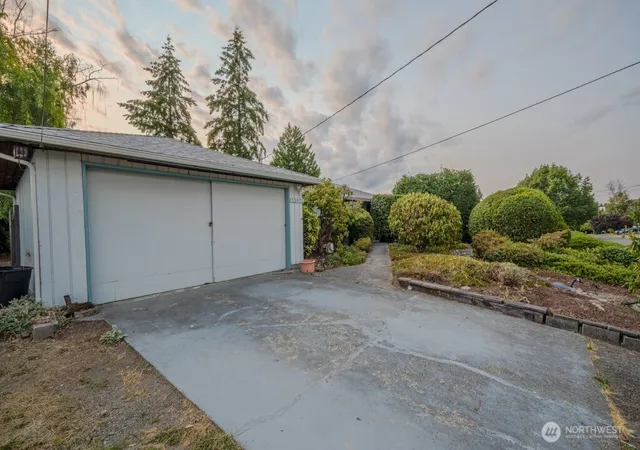 Photo 2 of Sale Pending at 23427 28th Avenue S, Des Moines, WA 98198 | MLS# NWM2567640 | Listing updated on 2026-09-25