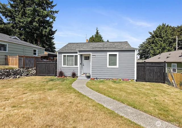 Photo 2 of Single family home for sale at 4905 N 30th Street, Tacoma, WA 98407 | MLS# NWM2567645 | Listing updated on 2026-10-01