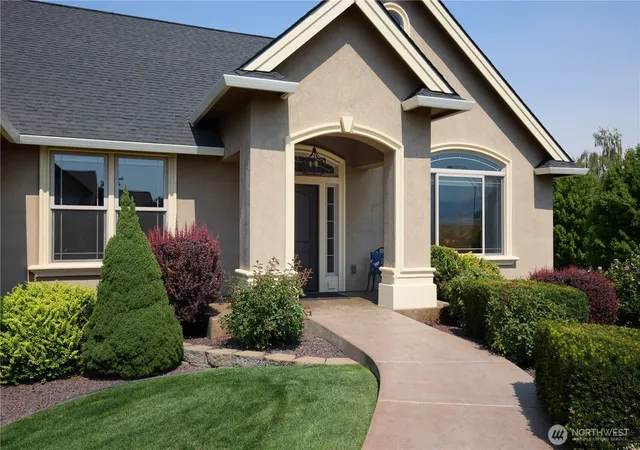 Photo 2 of Single family home for sale at 404 Coyote Ridge Dr, Walla Walla, WA 99362 | MLS# NWM2567672 | Listing updated on 2026-09-30