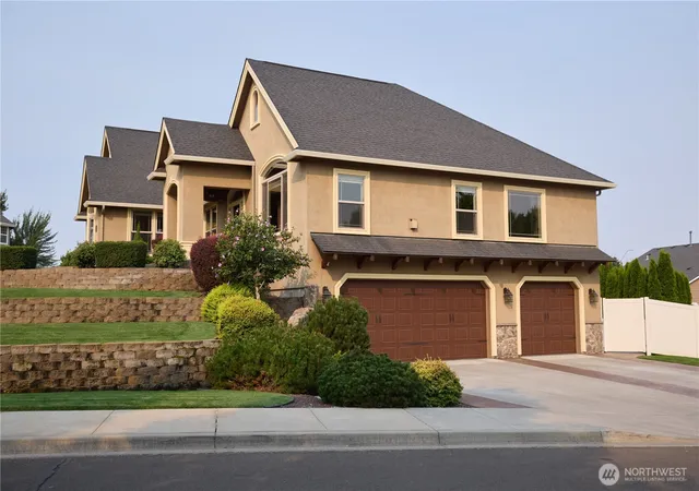 Photo 3 of Single family home for sale at 404 Coyote Ridge Dr, Walla Walla, WA 99362 | MLS# NWM2567672 | Listing updated on 2026-09-30