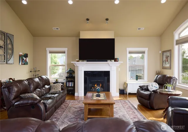 Photo 3 of Single family home for sale at 404 Coyote Ridge Dr, Walla Walla, WA 99362 | MLS# NWM2567672 | Listing updated on 2026-09-30